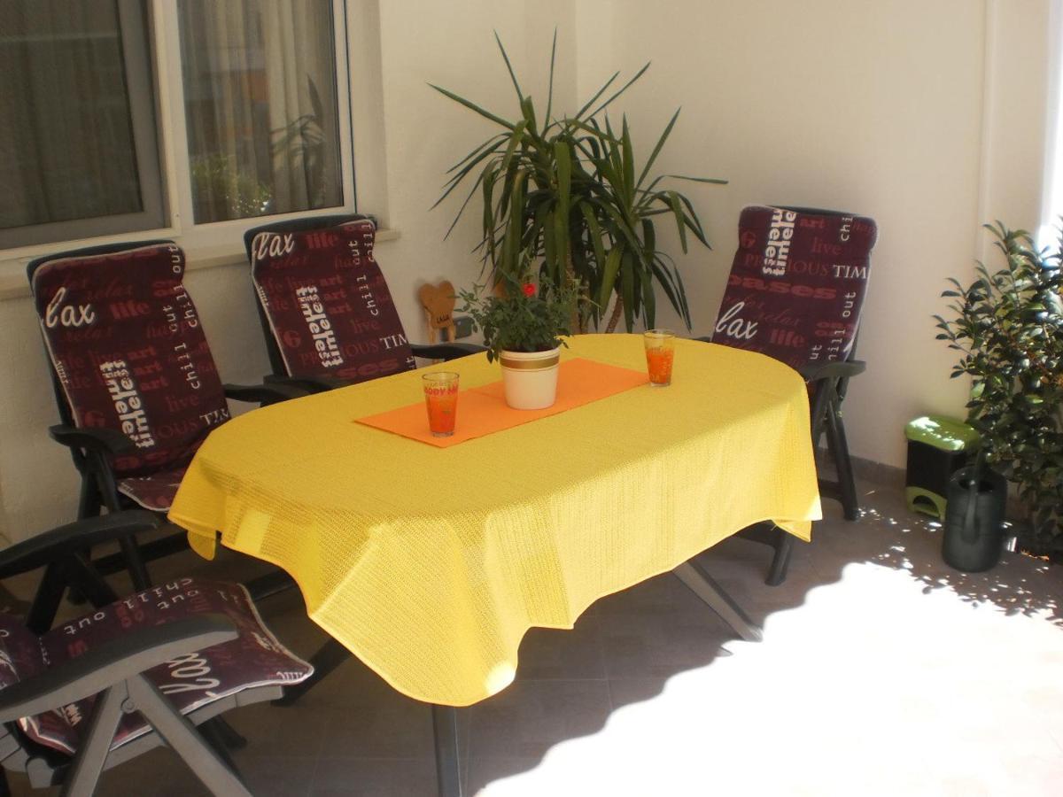 Apartment Lana Omiš Exteriör bild
