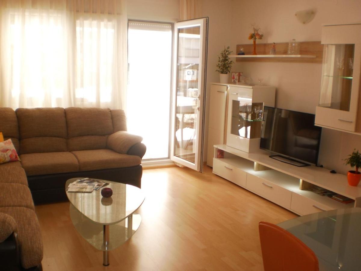 Apartment Lana Omiš Exteriör bild