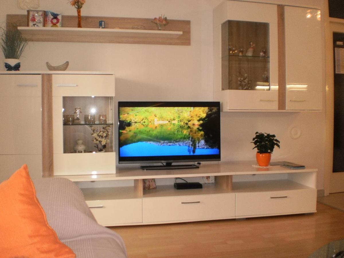Apartment Lana Omiš Exteriör bild