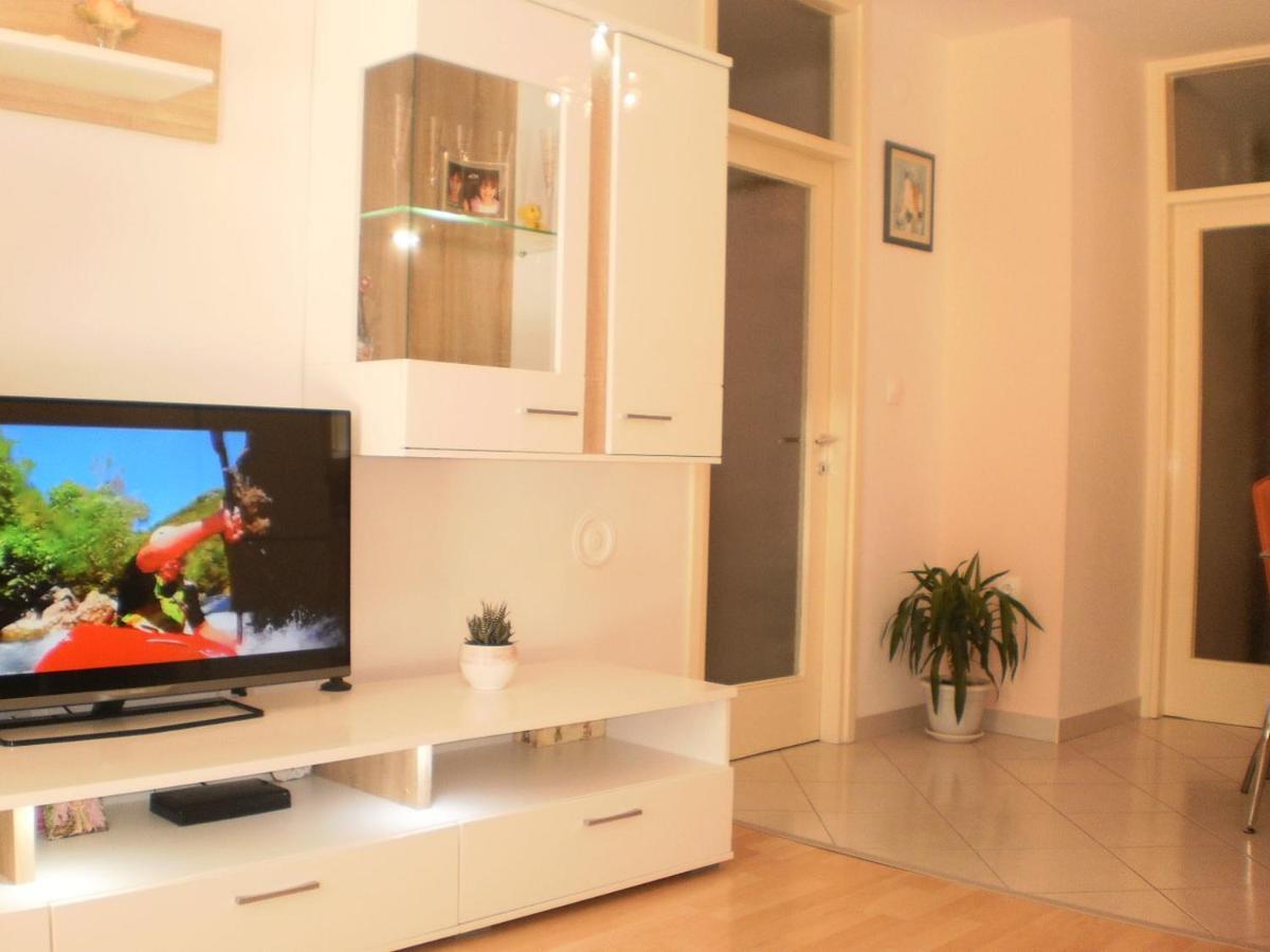 Apartment Lana Omiš Exteriör bild