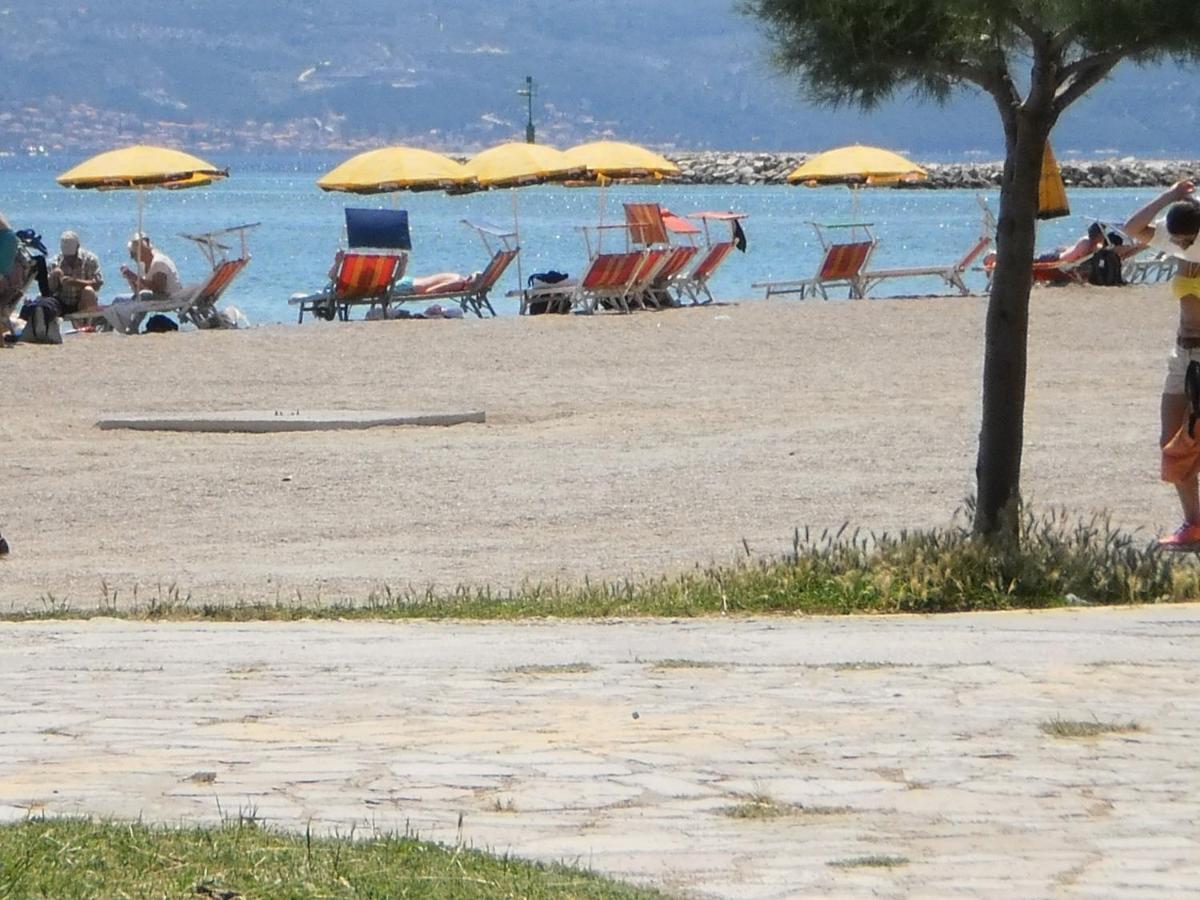Apartment Lana Omiš Exteriör bild