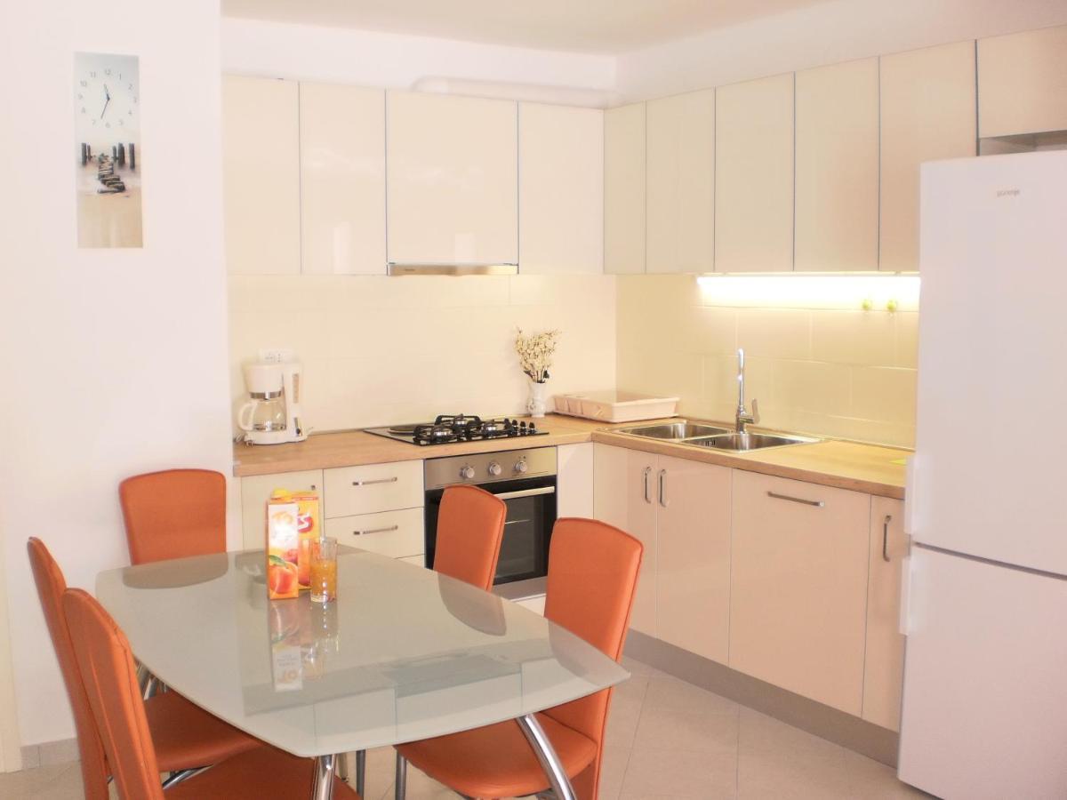 Apartment Lana Omiš Exteriör bild