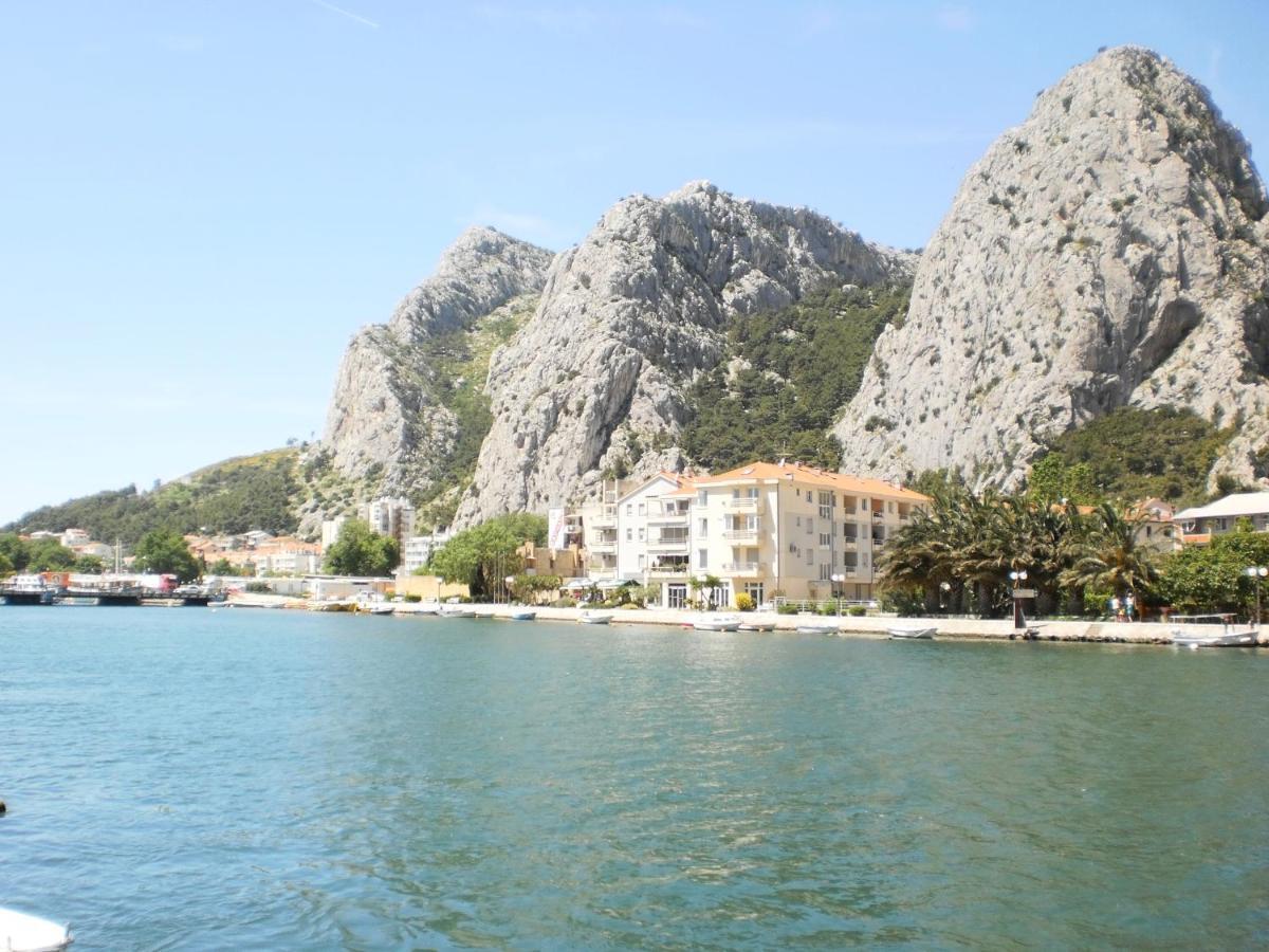 Apartment Lana Omiš Exteriör bild